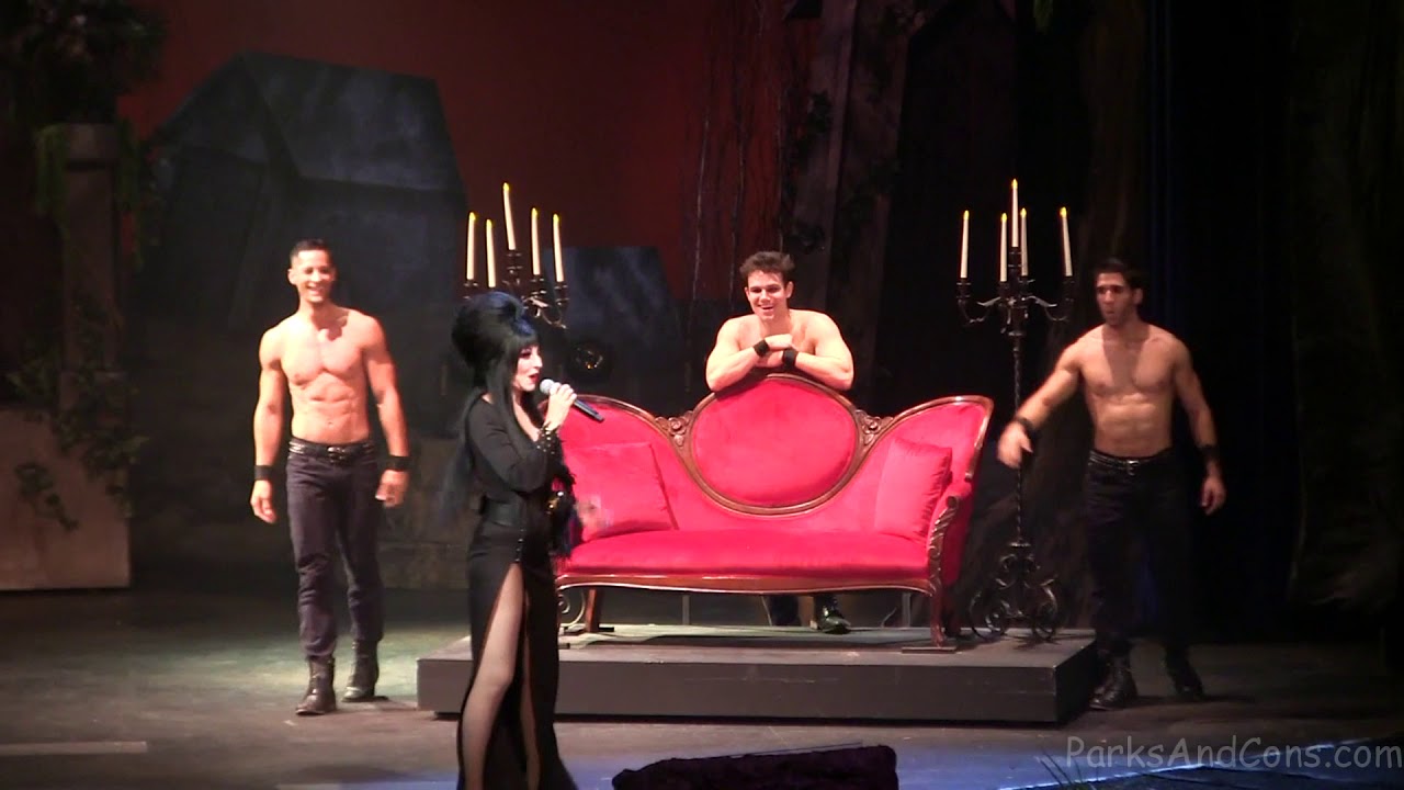 FULL Elvira Mistress of the Dark FINAL Performance Knott's Scary Farm Buena Park CA October 31 2017