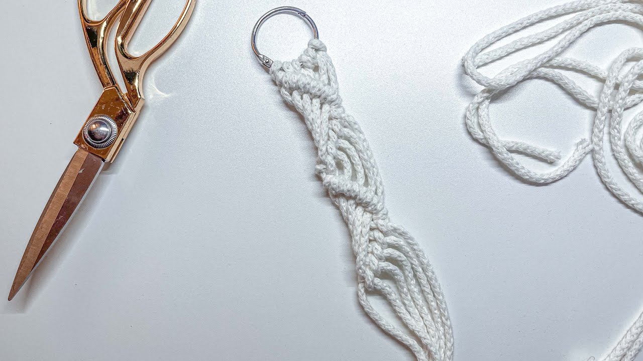 Tutorial: Patrón triangular en macramé de  tres cuerdas con nudos festón doble