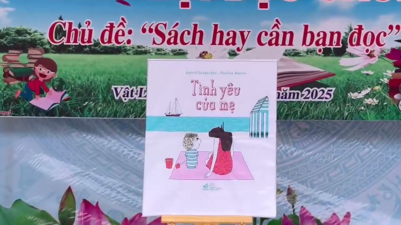 Đọc sách cháu Ngân 