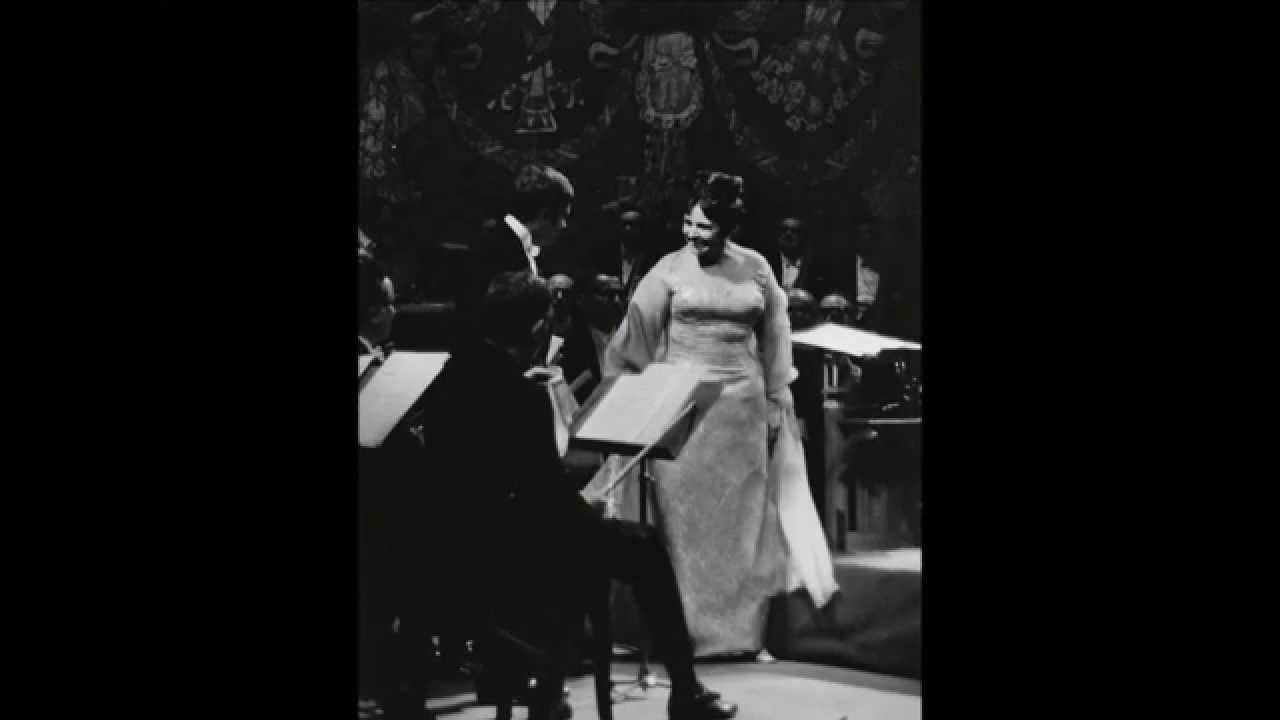 Victoria de los Ángeles  