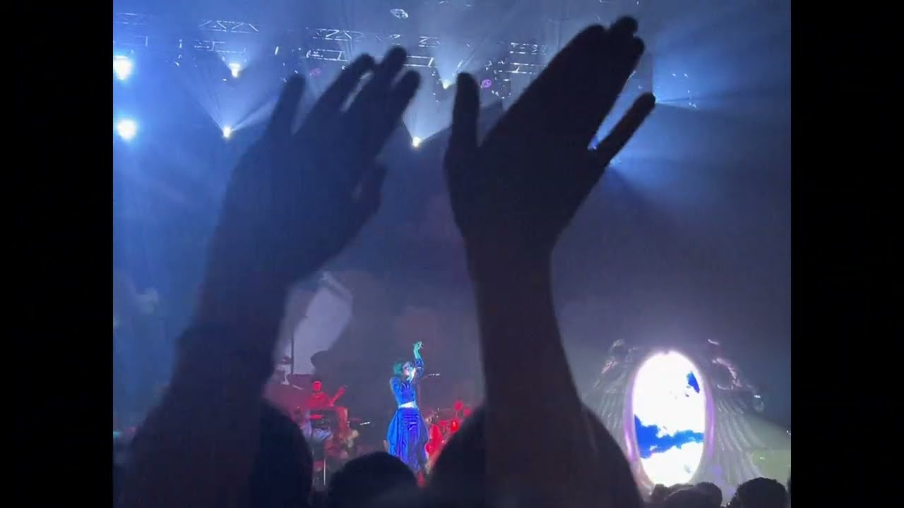Watching T.V. - Magdalena Bay (Live at O2 Apollo, Manchester, 8th February 2026)