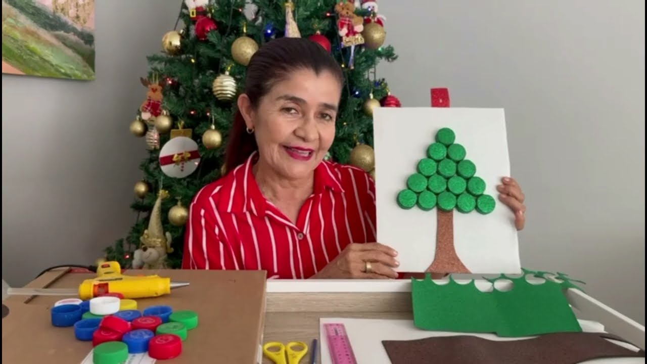 COMO HACER UN ARBOLITO DE NAVIDAD CON MATERIAL RECICLABLE