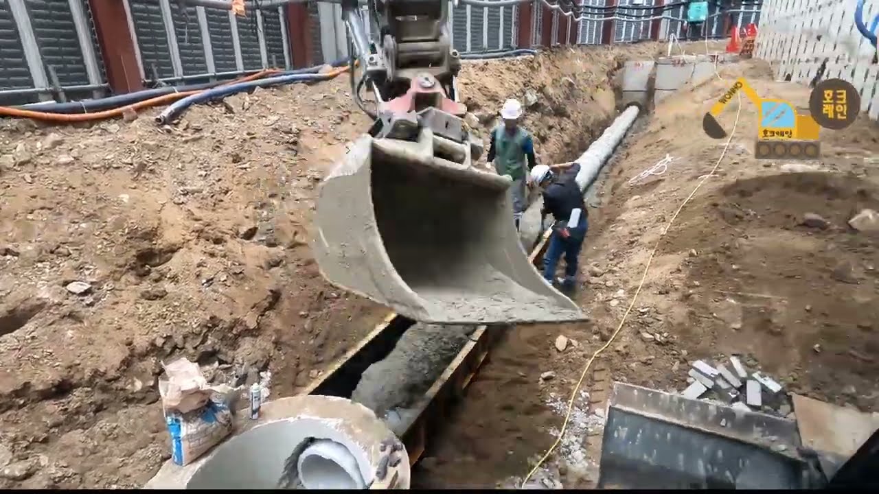 호크레인 / 아파트 부대토목 우수관로 흄관 시공 (VOLVO 볼보 EW150E) JK tiltrotator 틸트로테이터