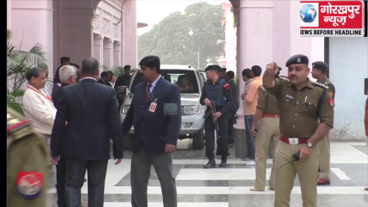 दो दिवसीय गोरखपुर दौरे पर पहुंचे मुख्यमंत्री योगी आदित्यनाथ, गोरखनाथ मंदिर पहुंचकर