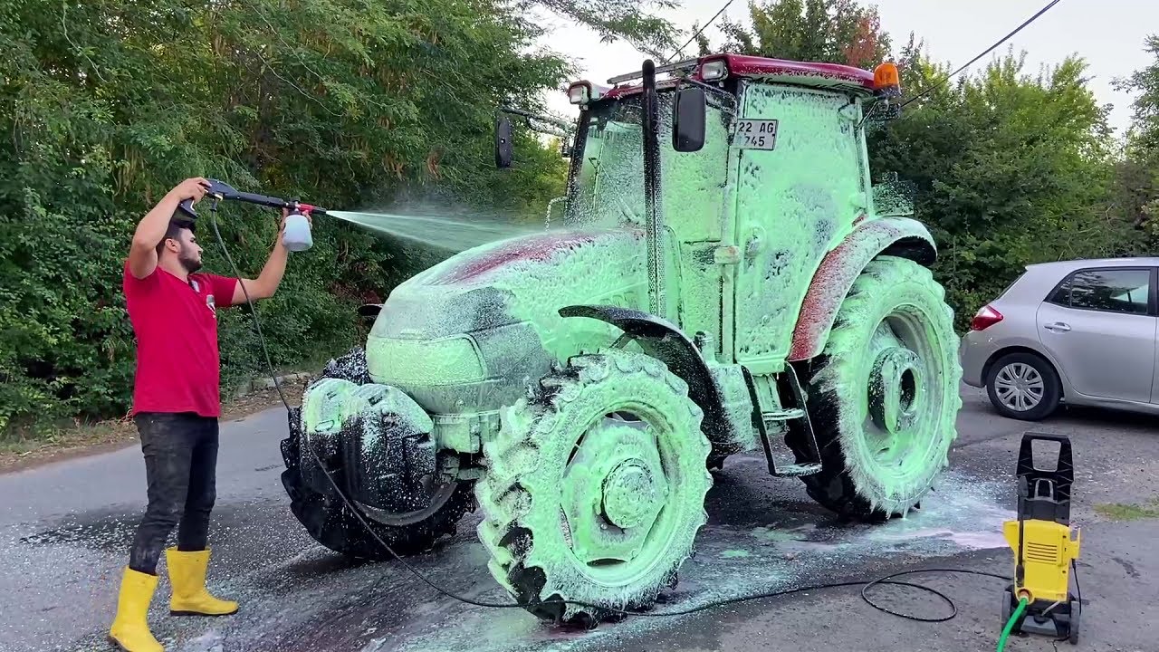 МОЙКА ТРАКТОРА ЦВЕТНОЙ ПЕНОЙ