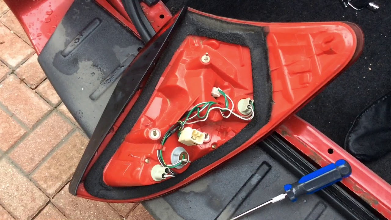 How to replace a rear lamp to a Toyota RAV4 2006-2012