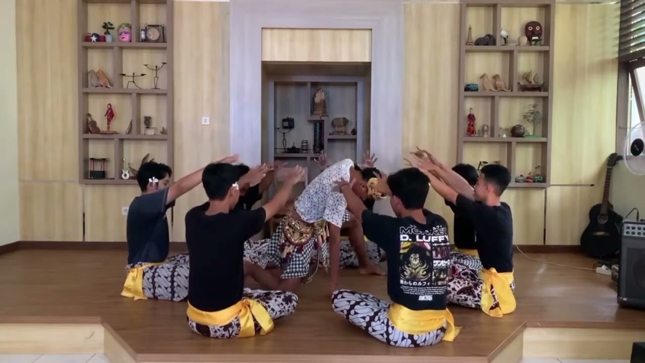 TARI KECAK BALI