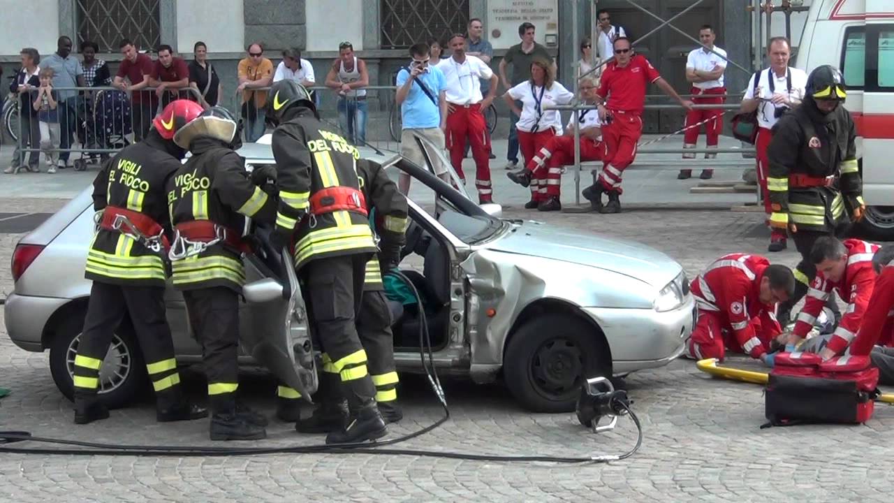 Simulazione incidente stradale auto contro moto