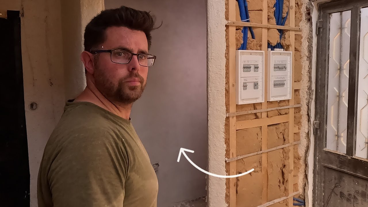 Silently Plastering a Small Room - No Talk Just Work