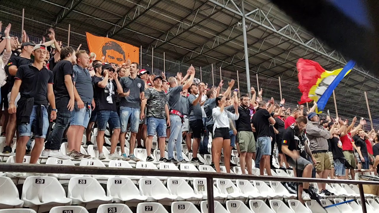 Iar sunt seara, departe alaturi de DINAMO........( boca )