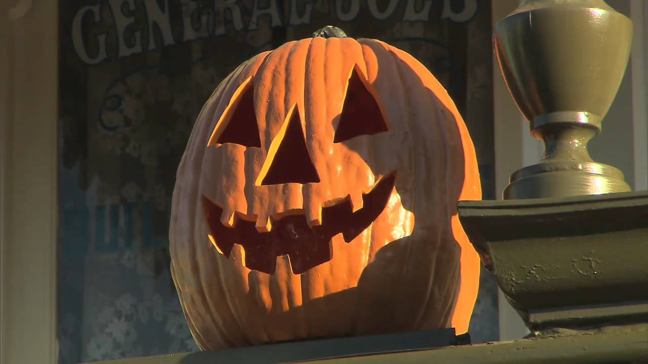 Jack-O-Lantern design tips from Disney's Magic Kingdom pumpkin carving masters