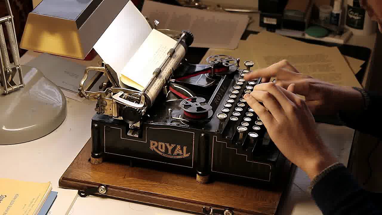 Typing on a 1913 Royal No 5 Standard Typewriter ~ Typewriter Sound Series