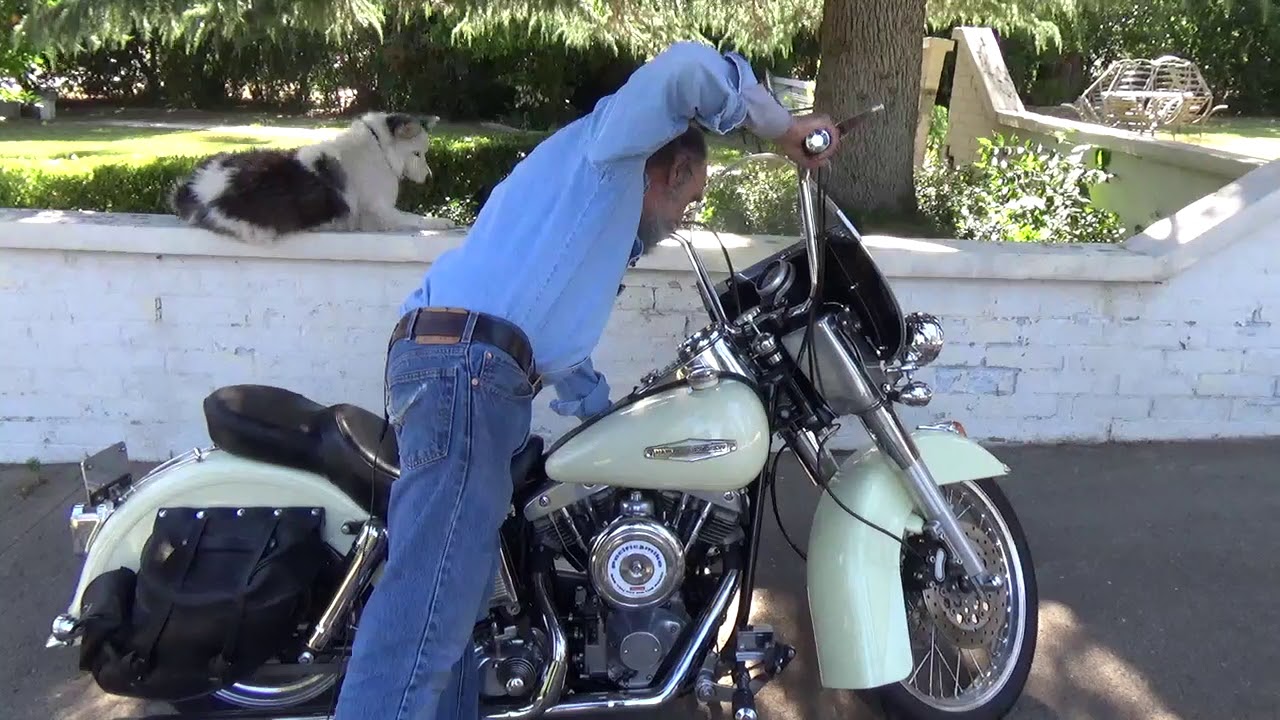 А вот как звучит мой дорожный мотоцикл Harley Davidson Shovelhead