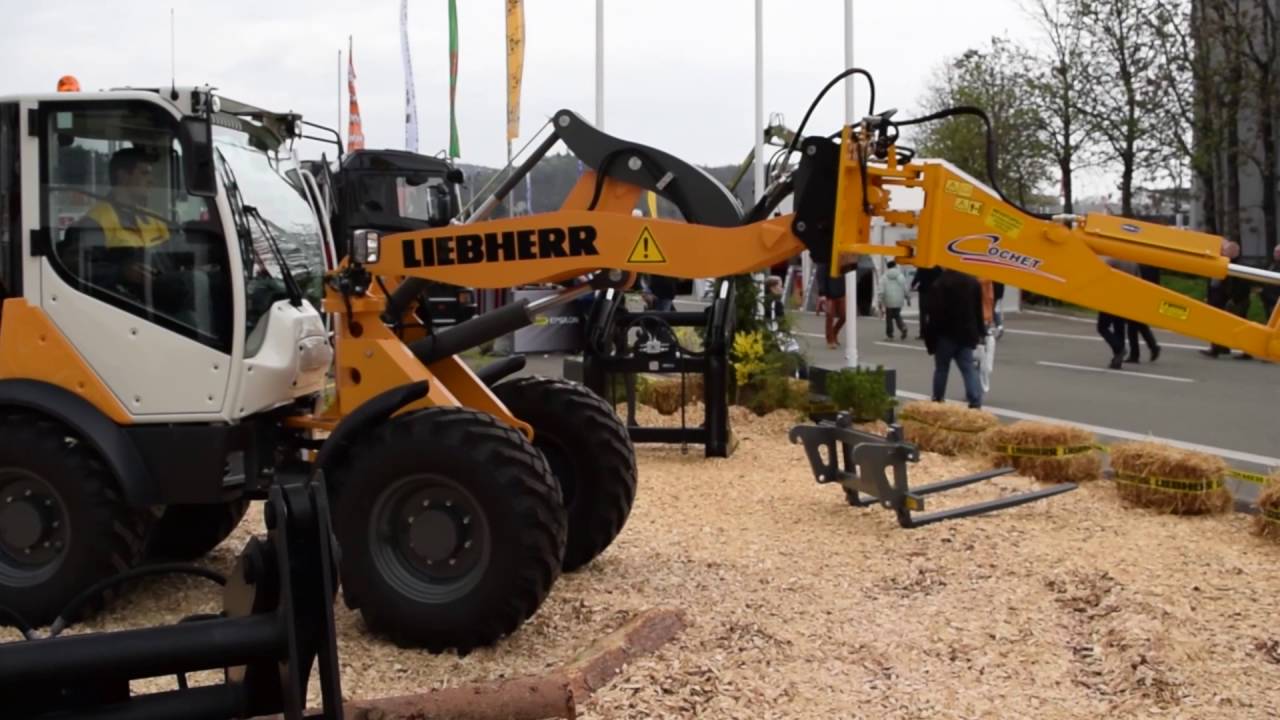 Liebherr L506 Compact wheel loader attachment change