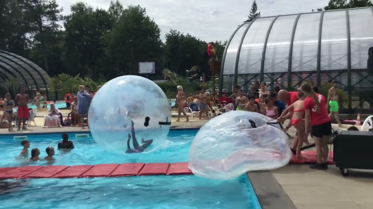 In de luchtballon op het water