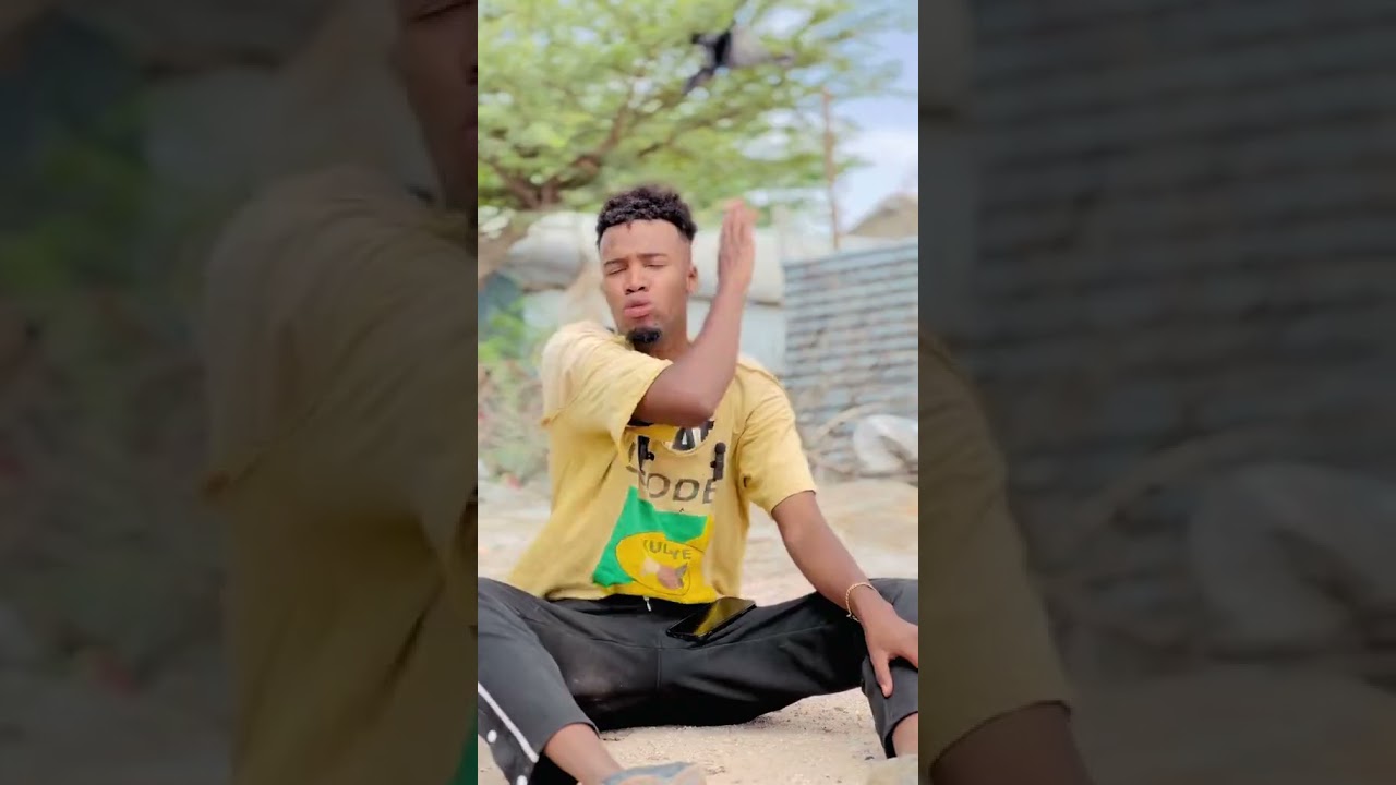 WAR CABDI MAXEEY KUGU DILAYAAN 😂🤣 #somalitiktok #somalicomedy #funny #foryou #somalichallenge #fly