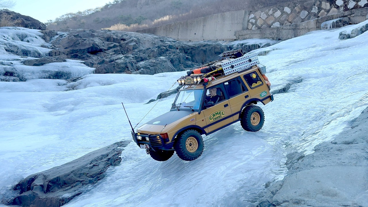 FMS FCX10 Land Rover Discovery | Camel Trophy Edition | 1/10 scale RC Car off-road & ice driving - 6