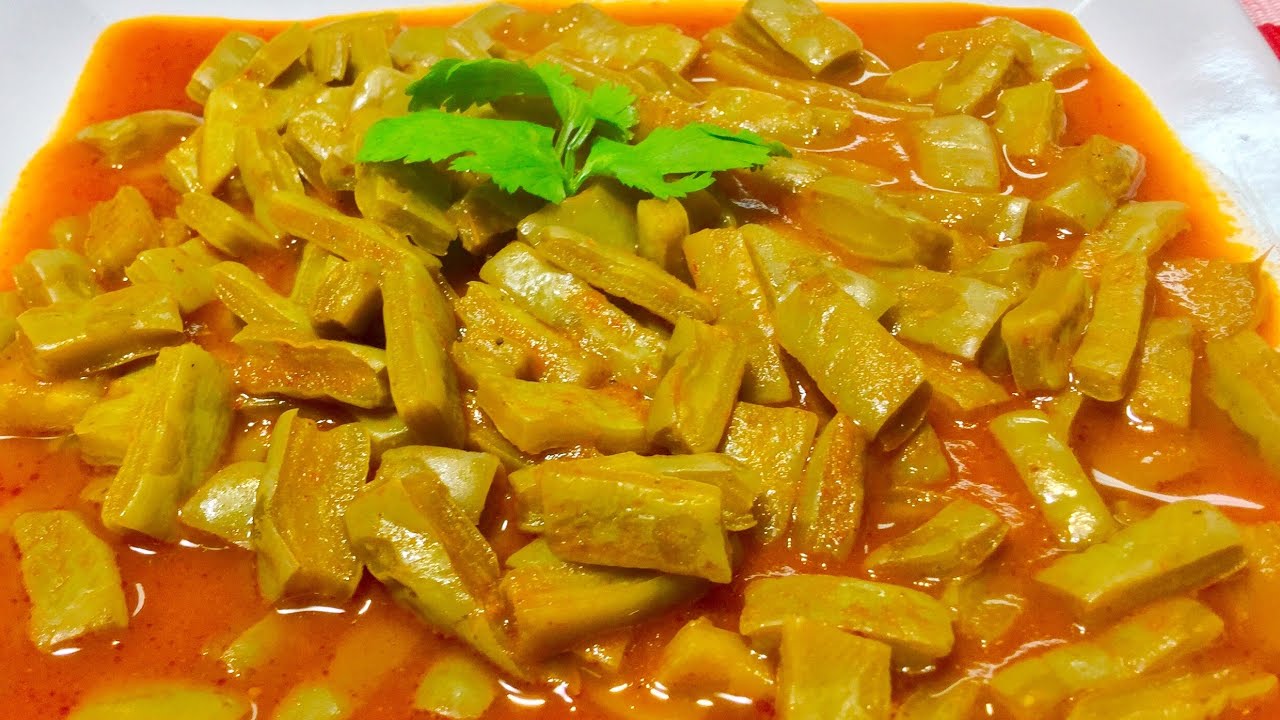 NOPALES CON CHILE ROJO (GUAJILLO) COMIDA DE CUARESMA