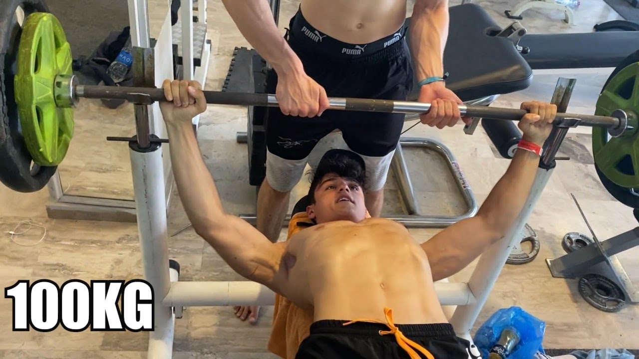ALLENAMENTO IN GRECIA DI GAMBE E PETTO  #gym #chestday #motivation