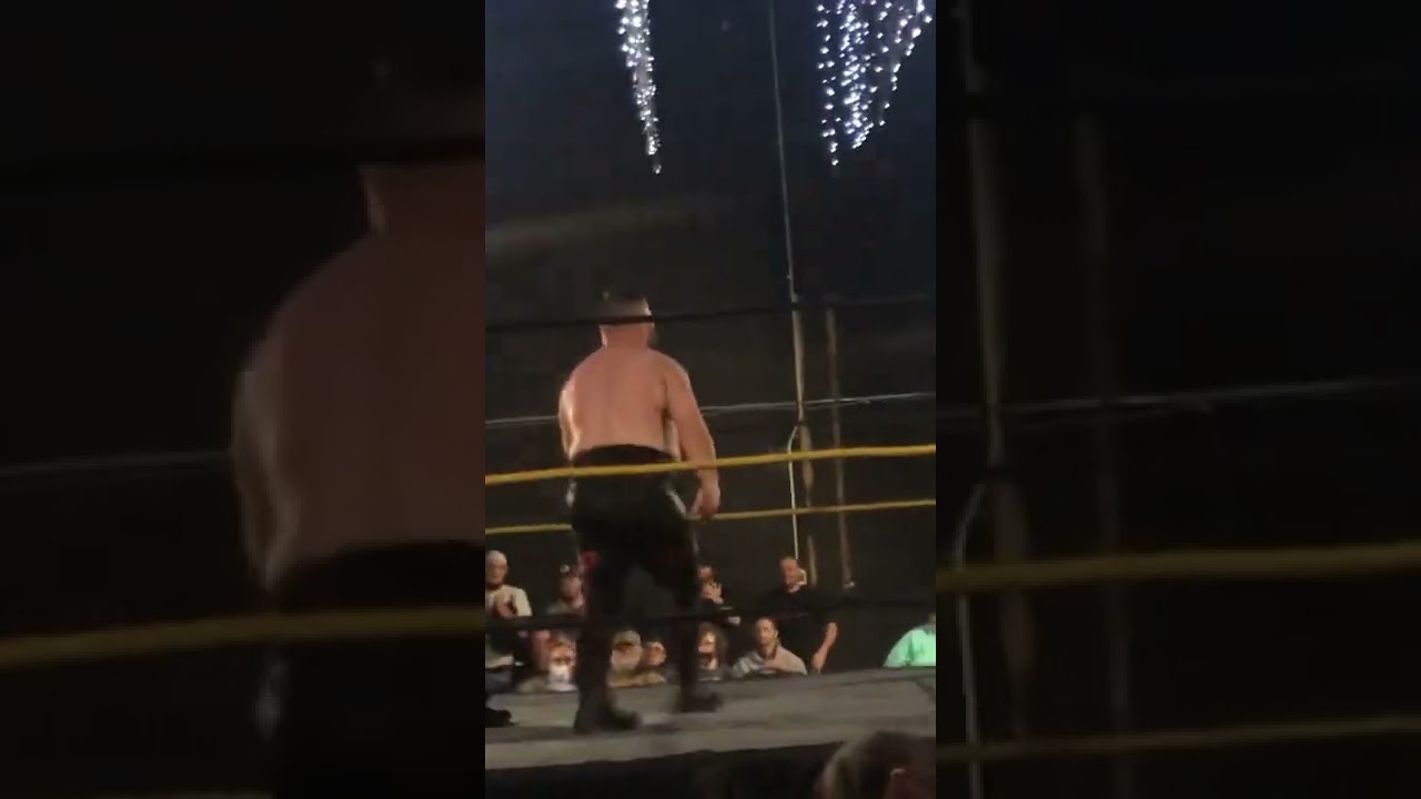 Brox Boulder vs Levi Everett