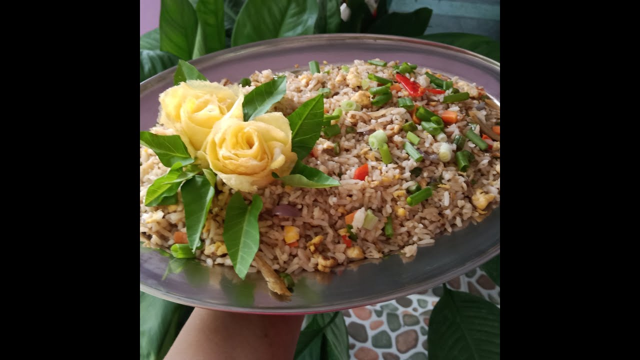 NASI GORENG SIMPLE DAN CARA MENGGORENG TELUR UNTUK MEMBUAT BUNGA ROS