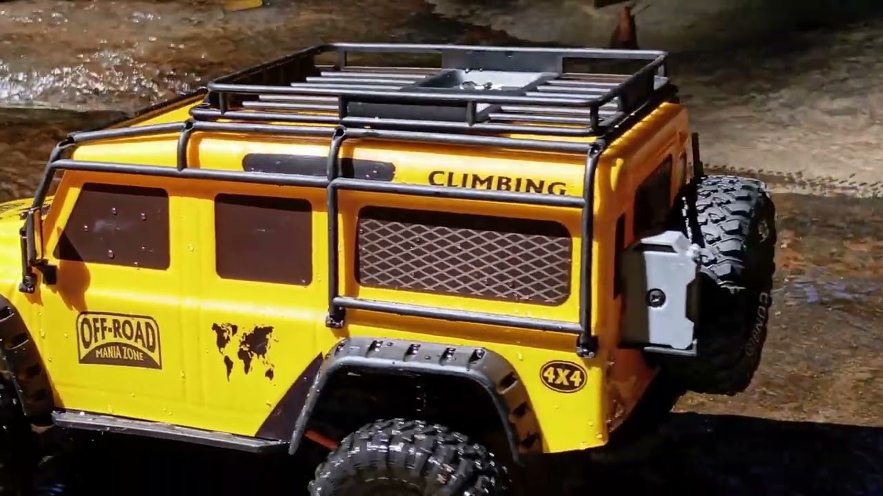 ZP 1005 1/10 Land Rover Defender Crawling #rccar #remotecontrol #Viral #crawling #shorts#slowmotion