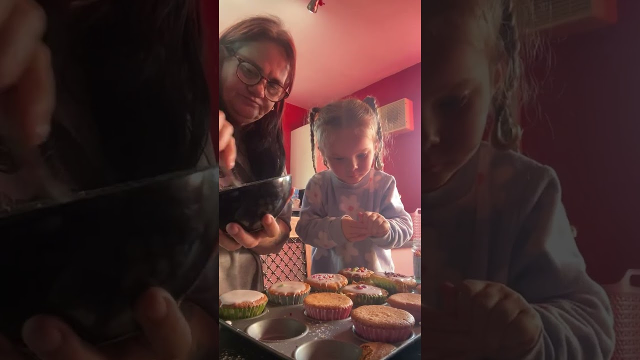 Decorating the little cakes 