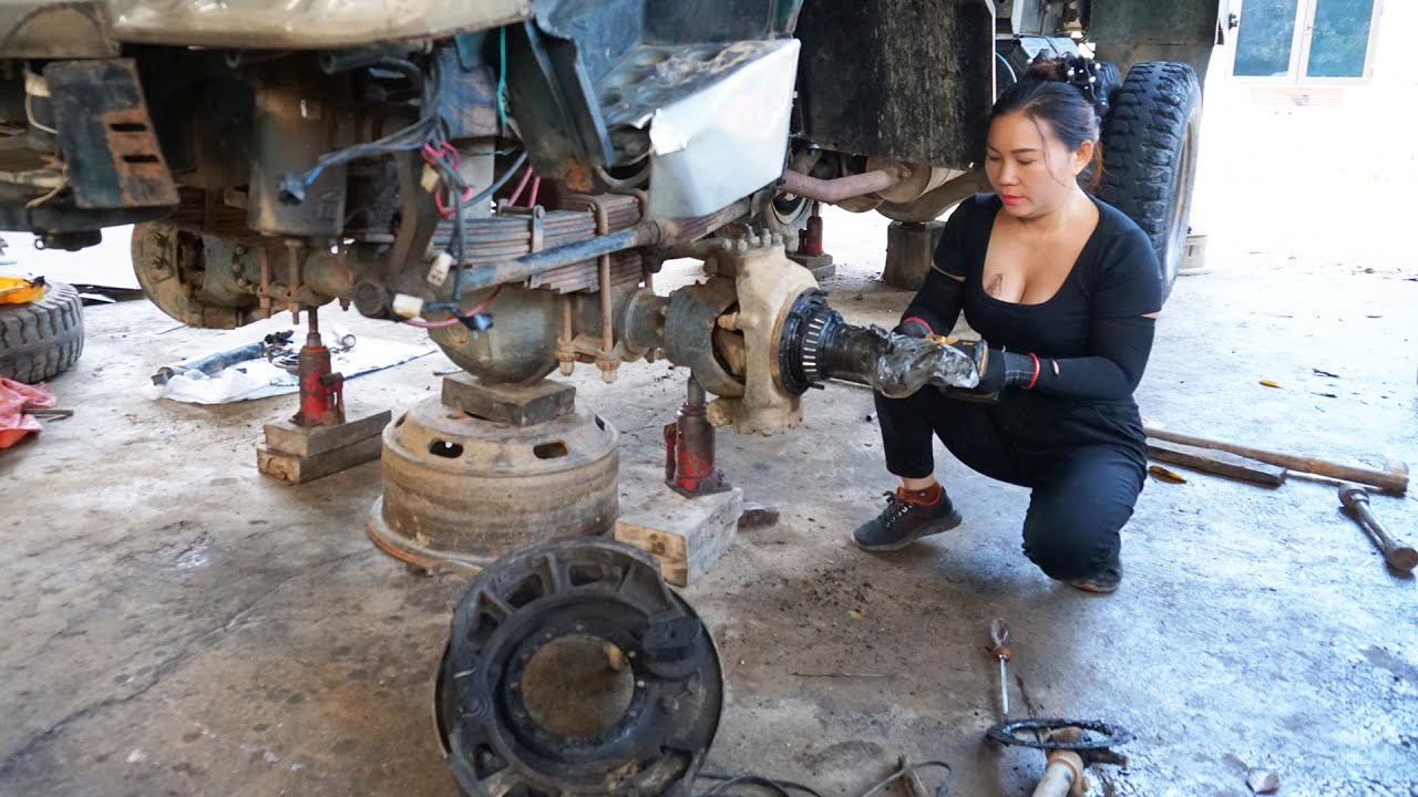 TIMELAPSE: START to FINISH Truck Restoration - Buy old broken trucks and restore complete