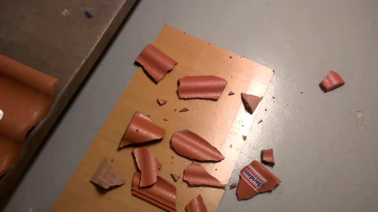 Monier vs Benders ( roof tile crash test )
