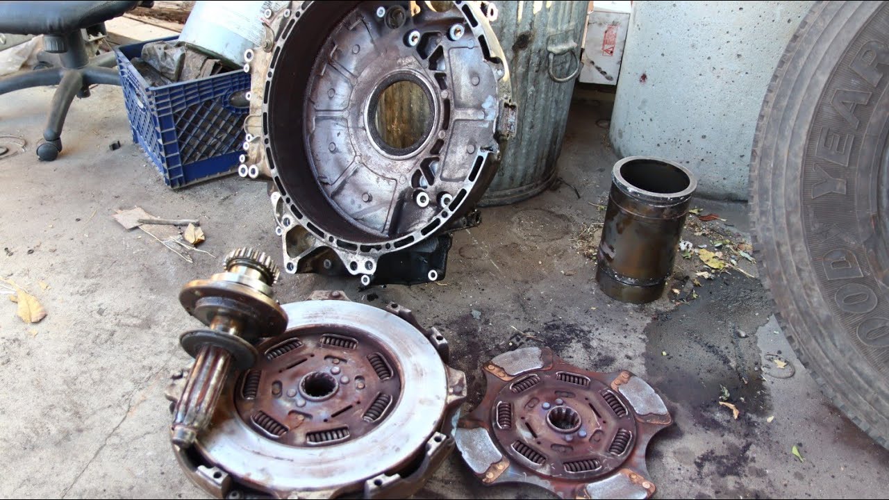 Freightliner Cascadia DD15 transmission bell housing damage bolt broken transmission fell down