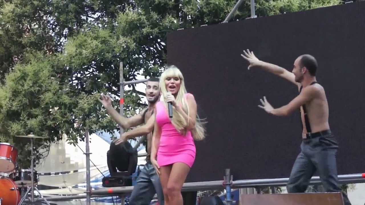 Sonia Madoc - Yo quiero bailar (LIVE @ MADO 2012 Orgullo Gay Madrid Callao)