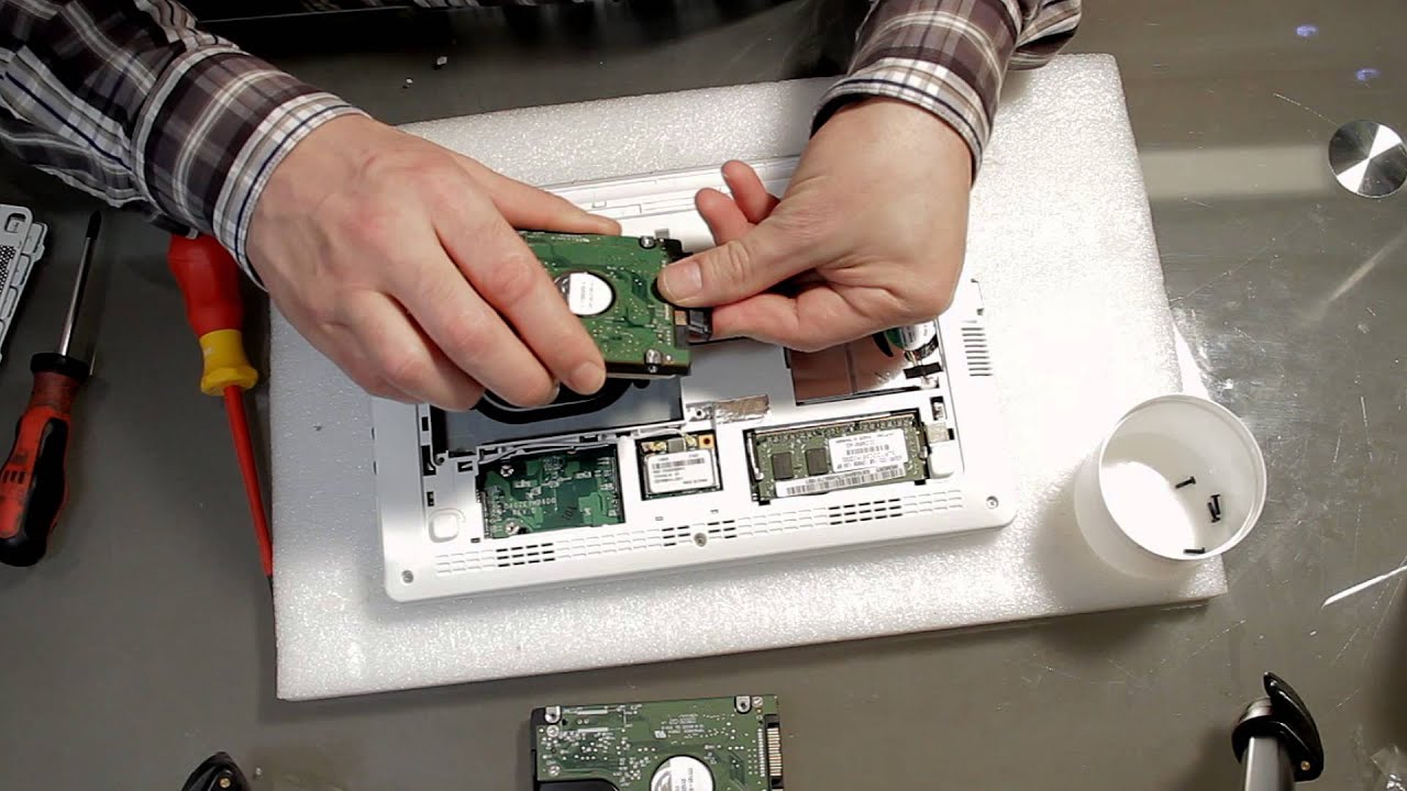 Tutorial- Tastatur, RAM, Festplattentausch Packard Bell DOT Netbook Open the Packard Bell Dot s