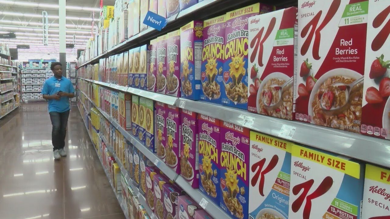 Legally blind Arkansas Walmart employee goes viral by promoting working with disabilities