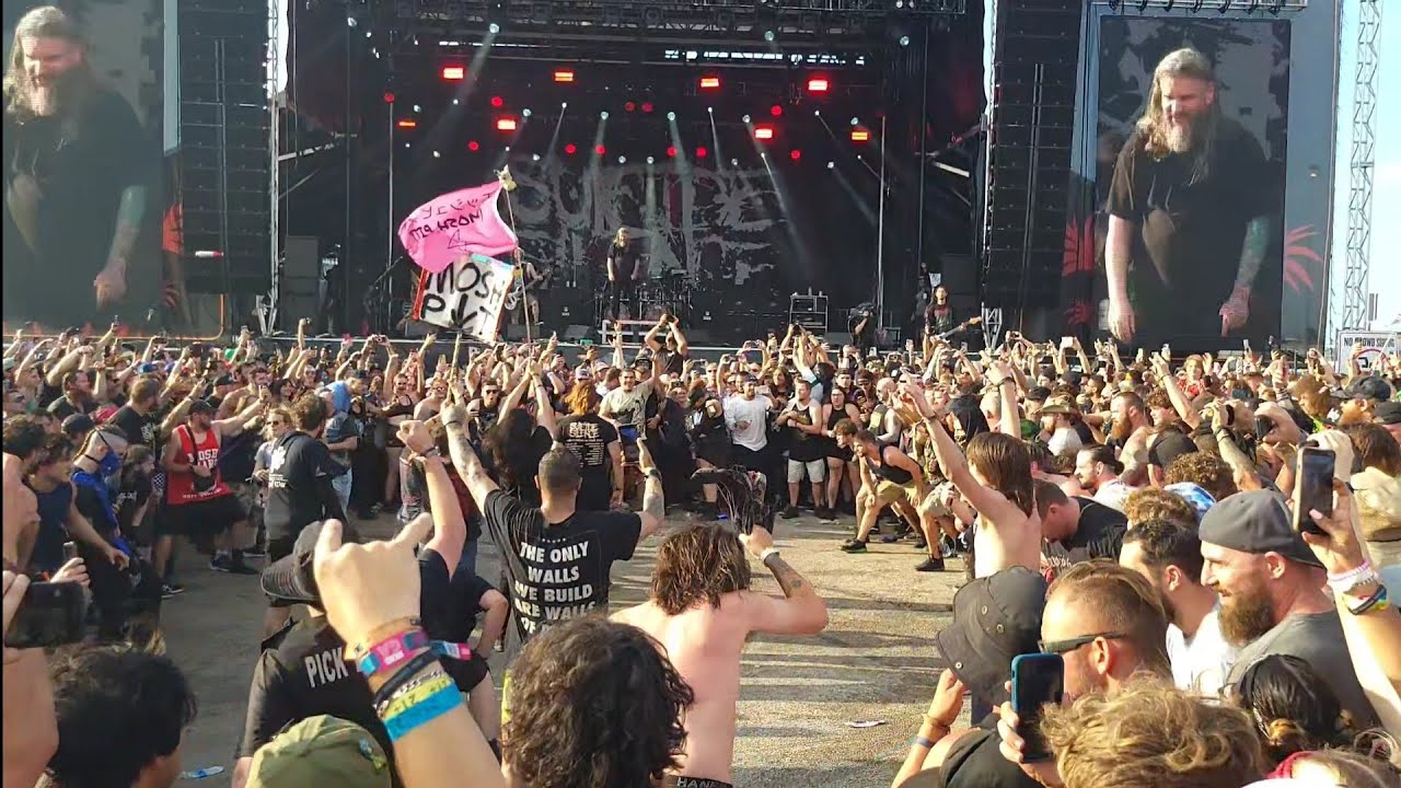 Suicide Silence stopping show after someone got hurt at Wall of Death - Welcome To Rockville 2023