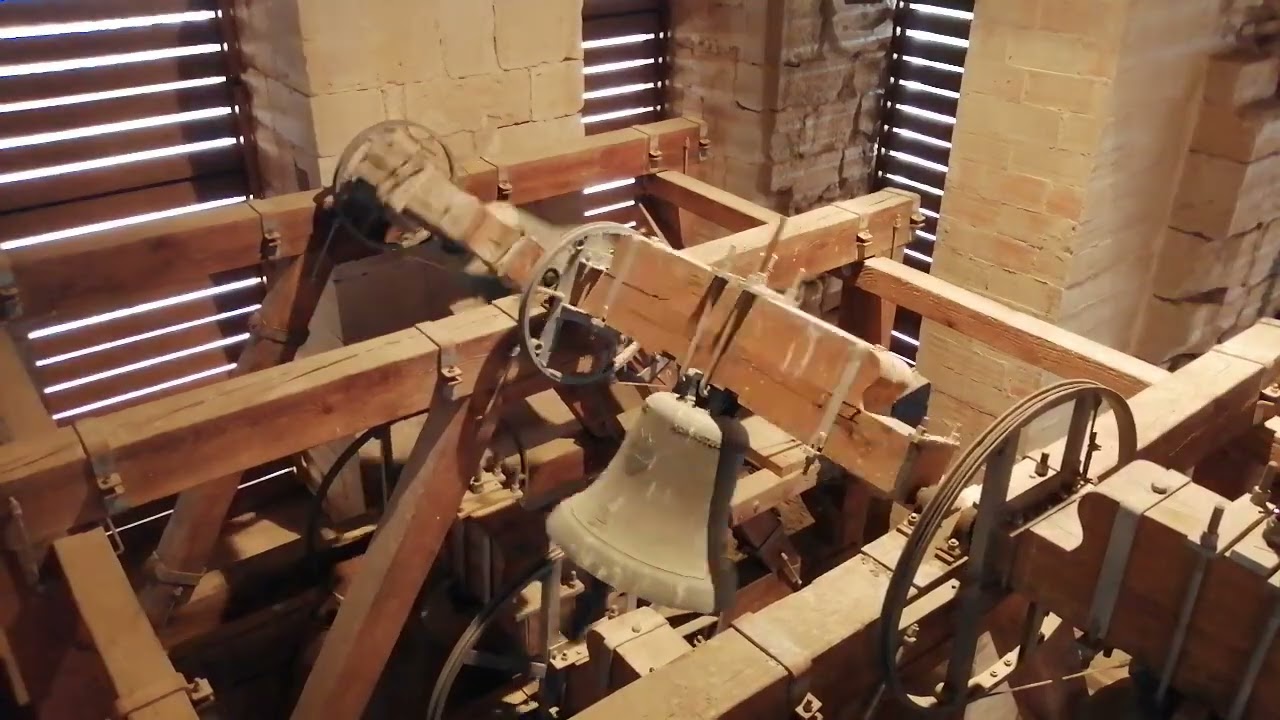 Plenum i solos campanes Santa Maria de Poblet