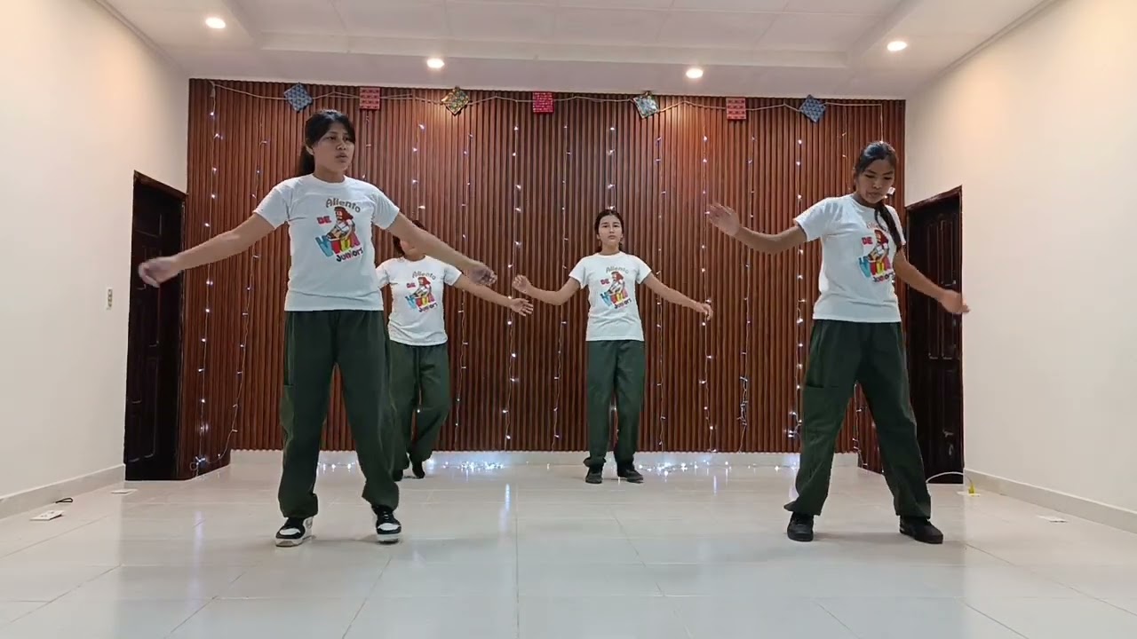Coreografía: SANTO ES EL QUE VIVE - MONTESANTO