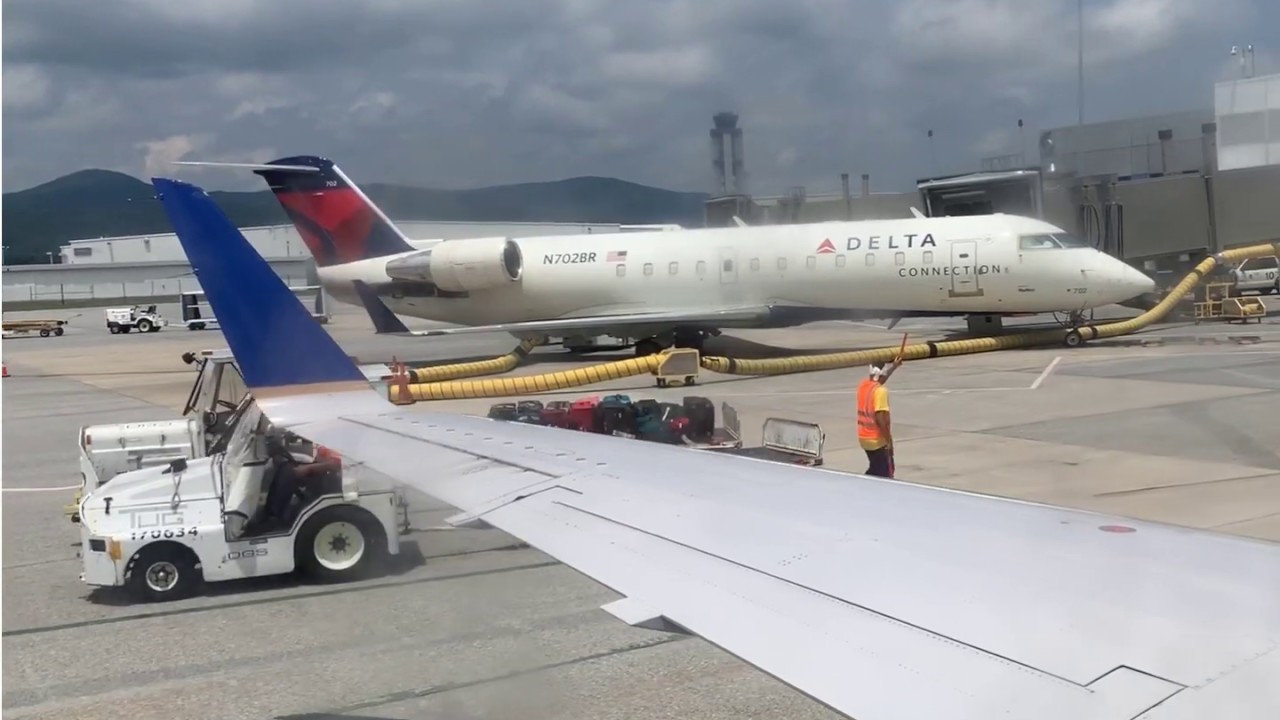 United ERJ-145 Dulles to Roanoke