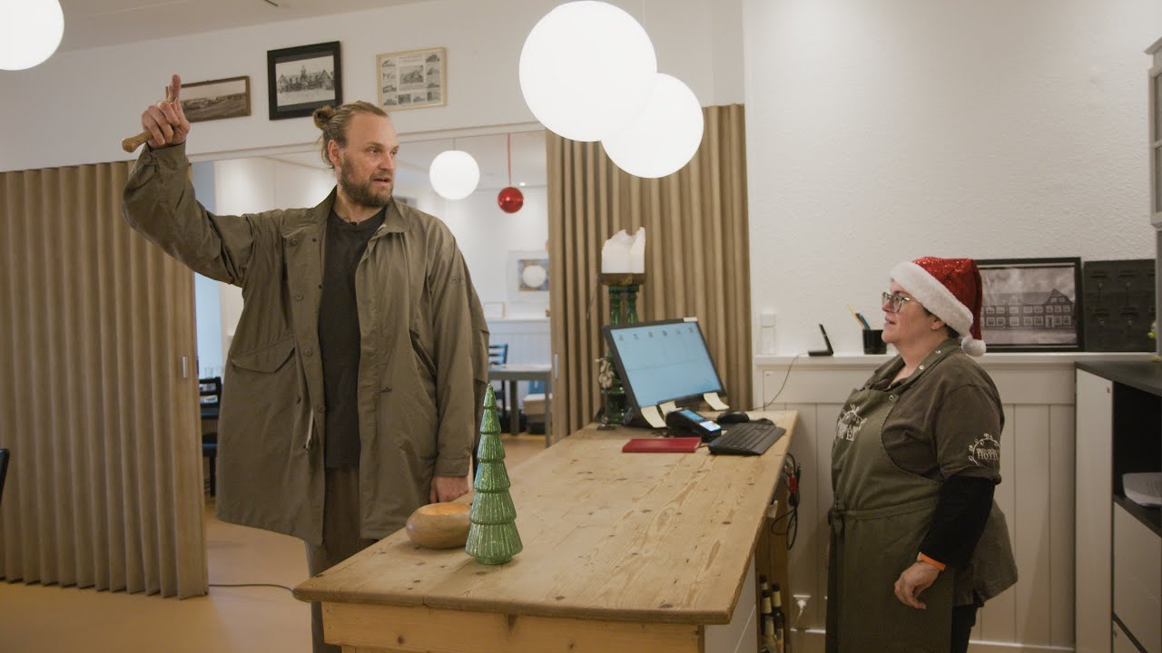 Henrik Mølgaard bor på hotel, hvor de ansatte har særlige behov