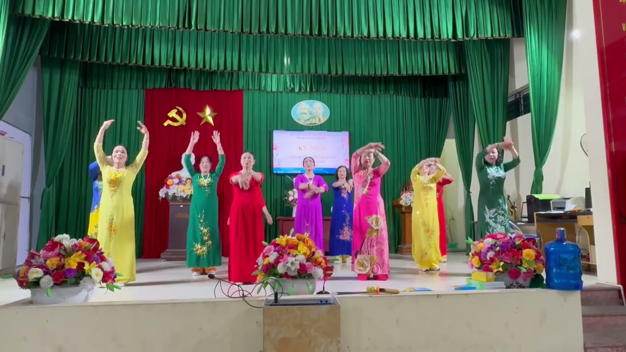 Bài múa của các Bà , các Mẹ nhân ngày 8-3 TDP Dâu- phường Mỹ hào
