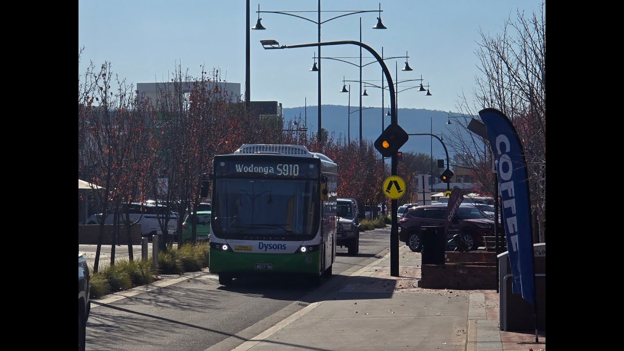 Dysons Wodonga 1335 on Route 160 (Wodonga North & Albury Loop)