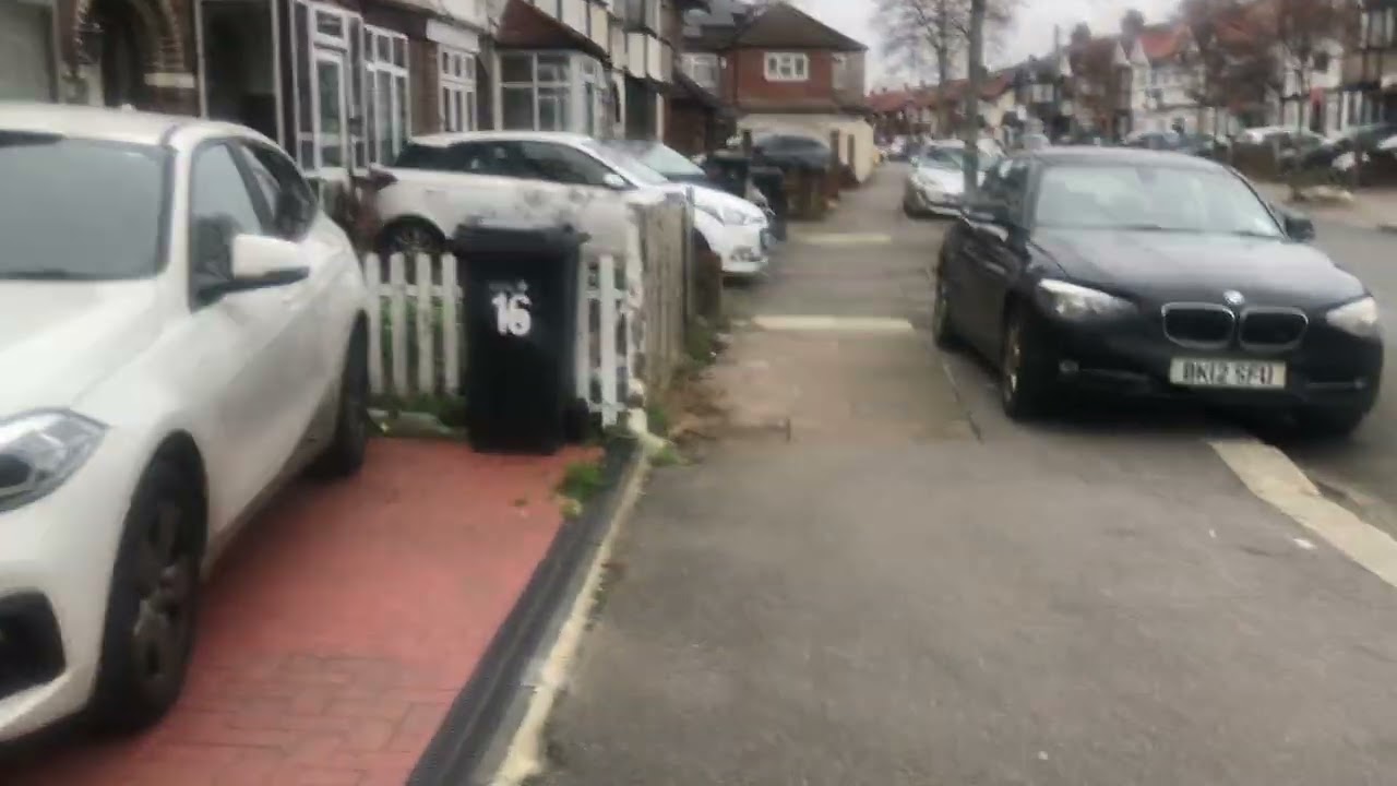 Walking in Gresham Drive in Romford 