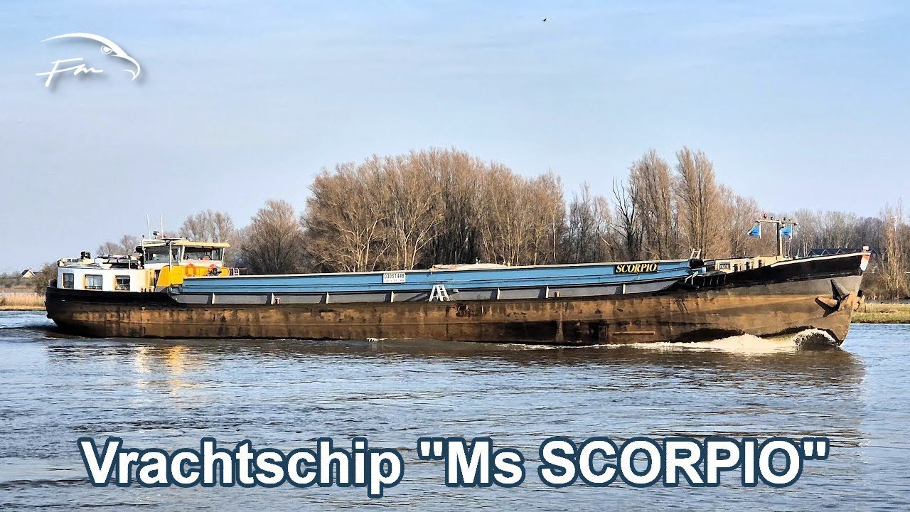 ⚓ Vrachtschip Ms SCORPIO: Schipper Groet tijdens varen op IJssel