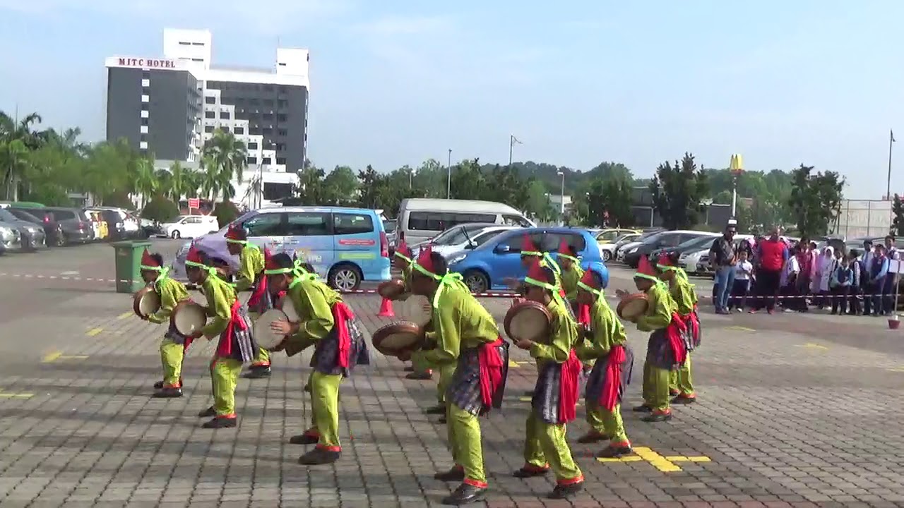 PINGAT EMAS PERTANDINGAN PALUAN KOMPANG DAN FORMASI  PERINGKAT NEGERI MELAKA TAHUN 2018 - SK NYALAS