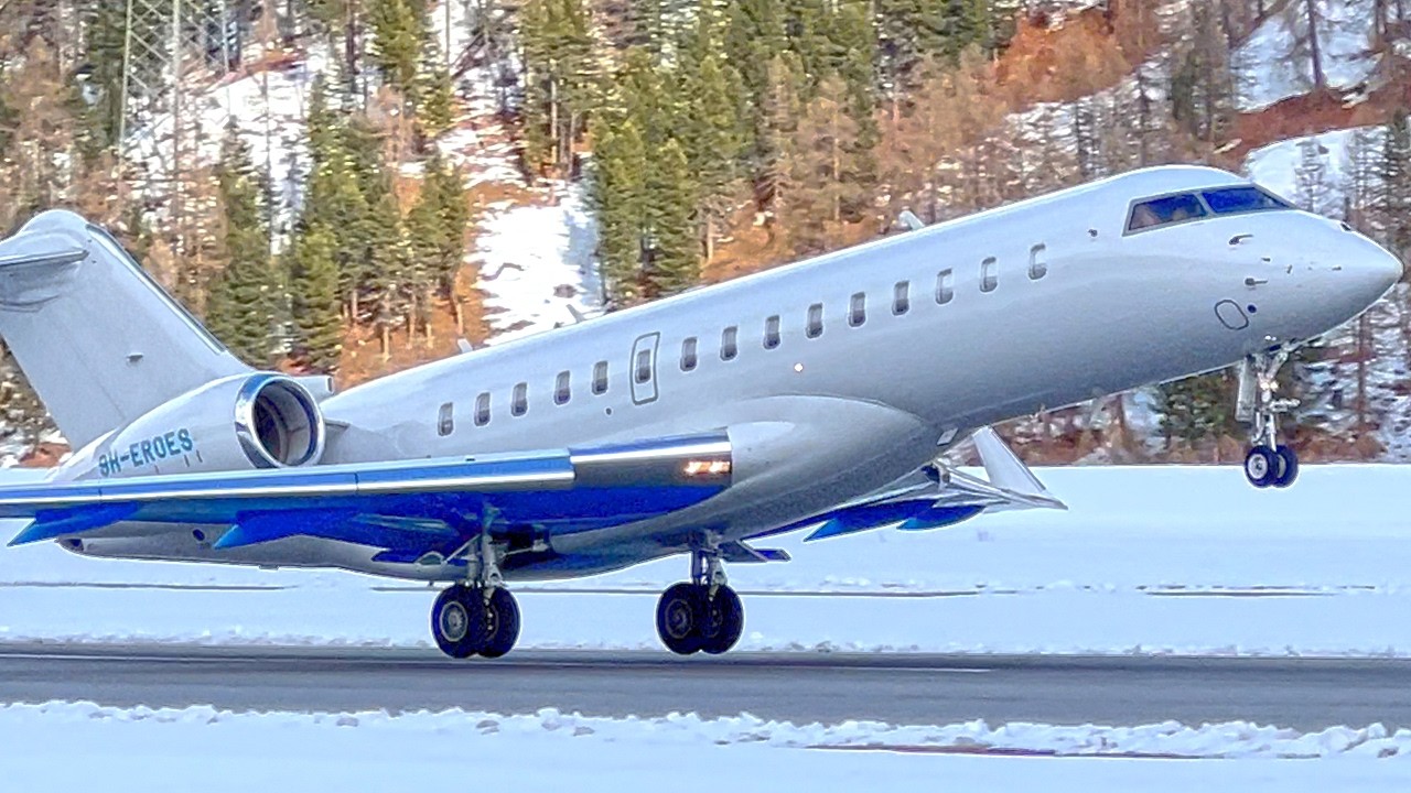 St. Moritz Engadin Airport Winter Snowfall Privatjets Helikopter Planespotting 🛩 2025 / Samedan 4K
