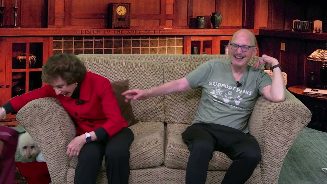 Семья Немко проводит весеннюю уборку.