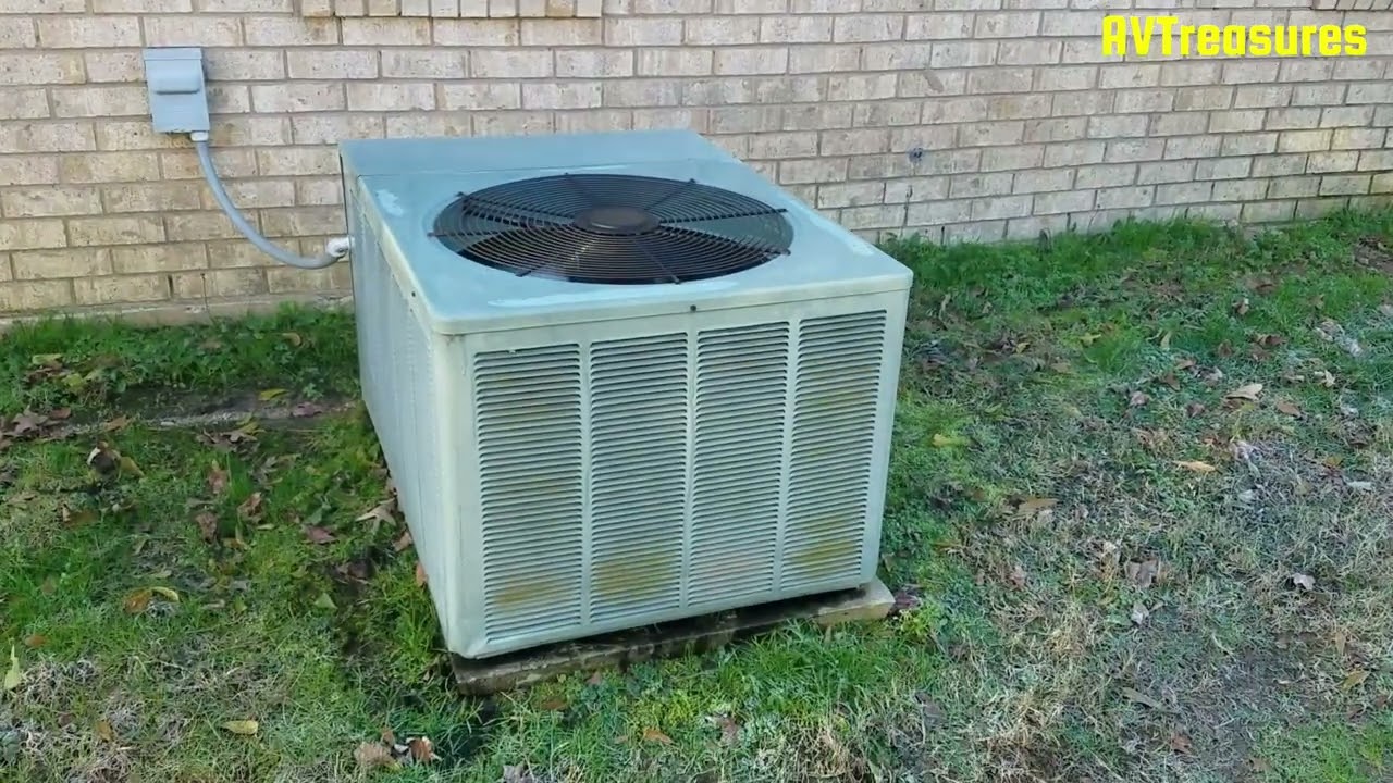 Rheem and Payne Heat Pumps Defrosting | Lots of Steam