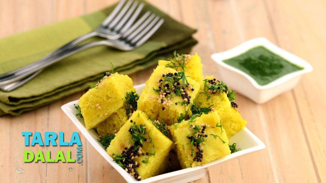 मूंग दाल ढोकला (Moong Dal Dhokla) by Tarla Dalal