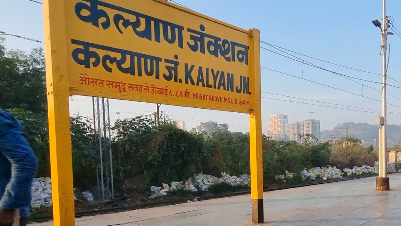 Kalyan Junction 12102/Jnaneswari Express Arriving Departing, Indian Railways Video in 4k ultra HD