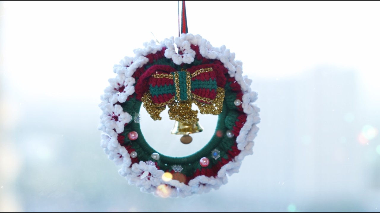How to Crochet a Festive Wreath: Easy DIY Christmas Craft 🎄🎁#crochet #christmas #christmascrafts