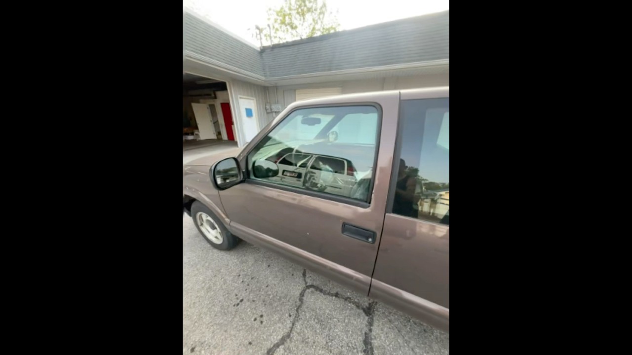 1998 GMC Sonoma #patriotautoglassandtinting #doorglassreplacement #1998 #gmc #sonoma